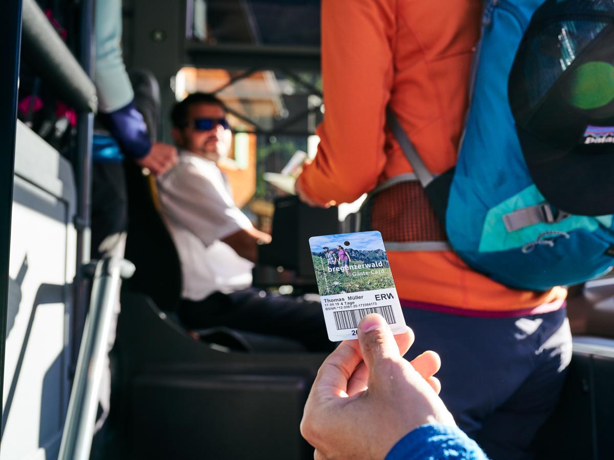 Person am Wandern mit der Bregenzerwald Gäste-Card
